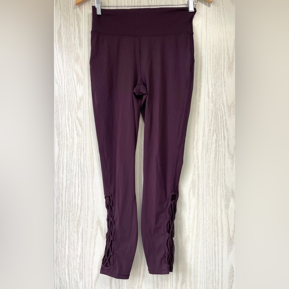 Lululemon Tied To It Crop 21" Black Cherry 6 Leggings Full-On Luxtreme EUC - Picture 5 of 5